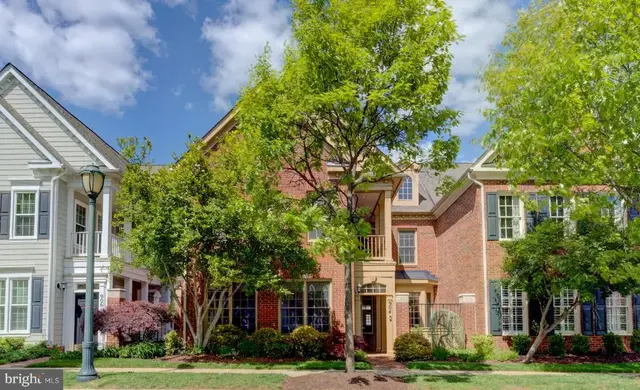 904 Oak Knoll Ter, Rockville