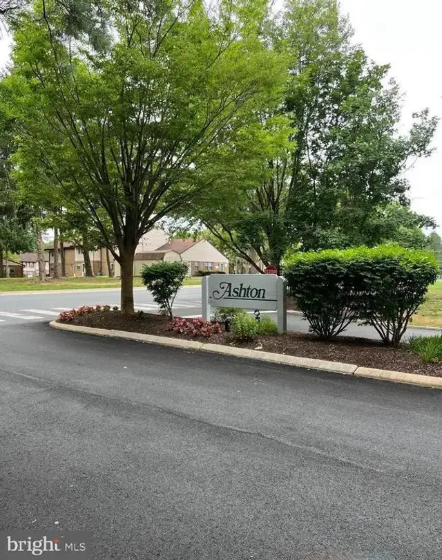 102 Stonehurst Ct, New Castle
