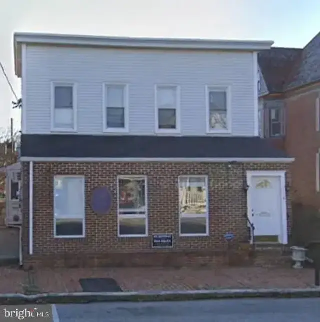 6 E Main St, Camp Hill