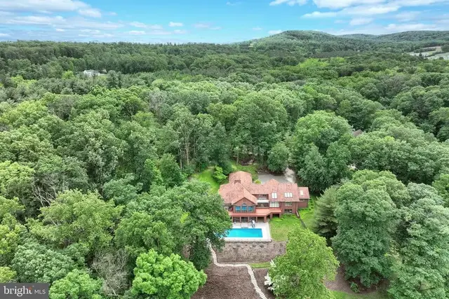174 Springhouse Ln, Spring Grove