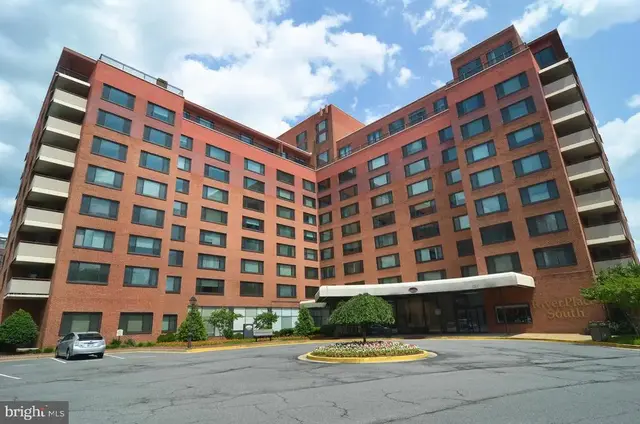 1011 Arlington Blvd #423, Arlington