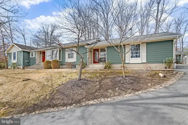 1039 Longwood Ave, Cumberland