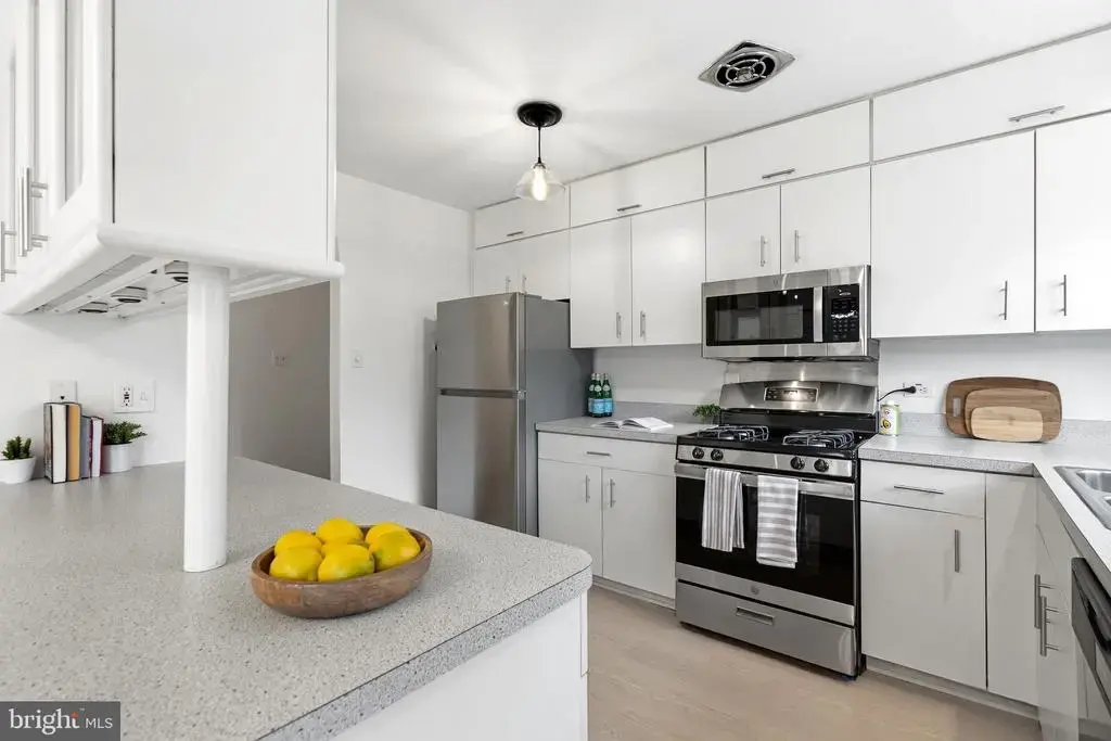 10606 Montrose Ave #203, BETHESDA