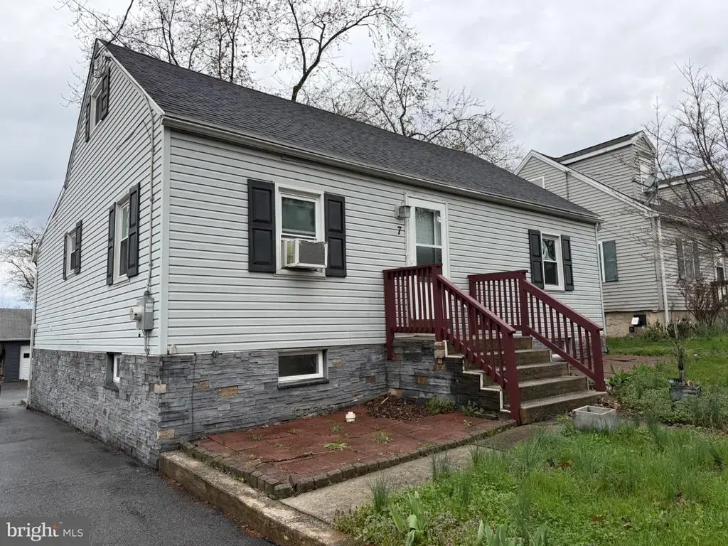 7 Rutherford Rd, HARRISBURG