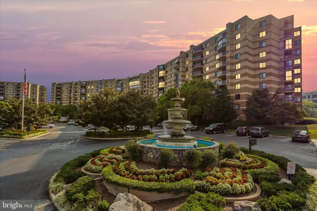 8360 Greensboro Dr #908, MCLEAN