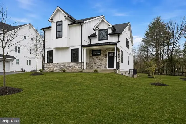 10 Churchville Ln, Churchville