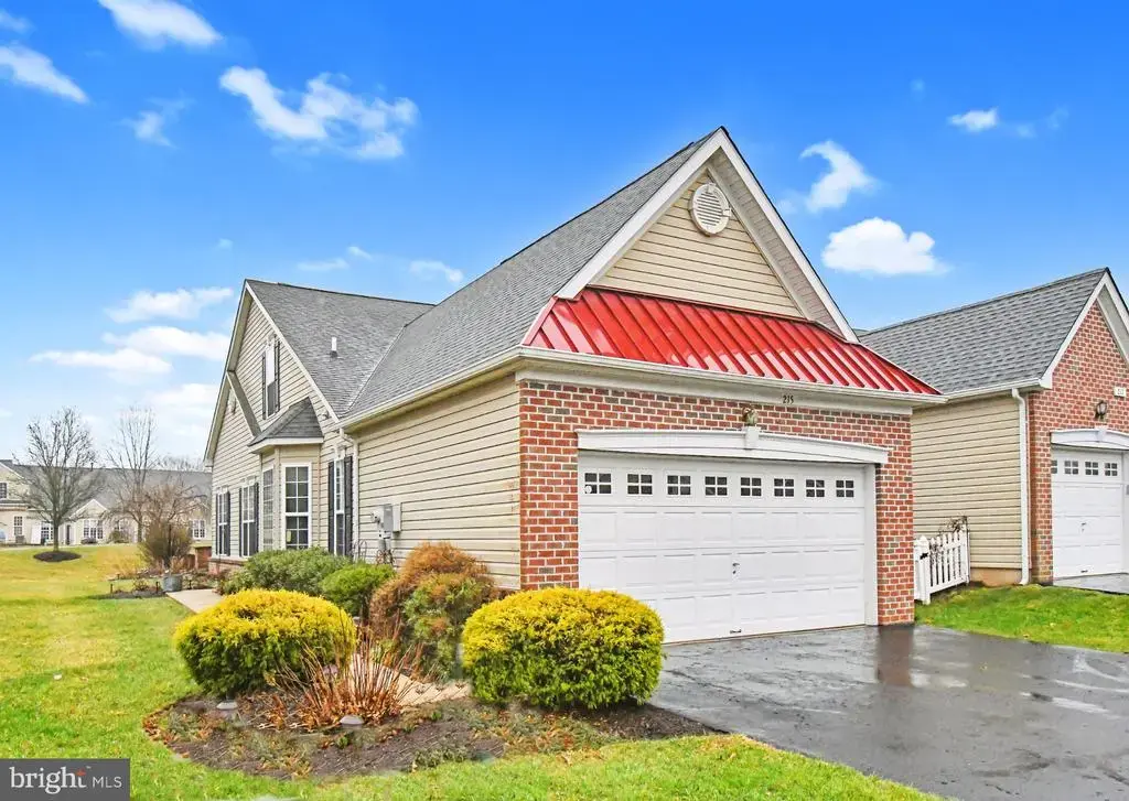 215 Dorchester Dr, SELLERSVILLE