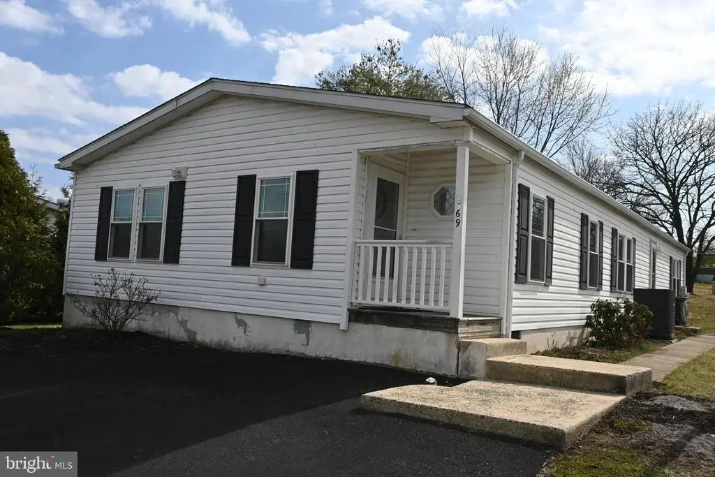 69 Mapleleaf Dr, SELLERSVILLE