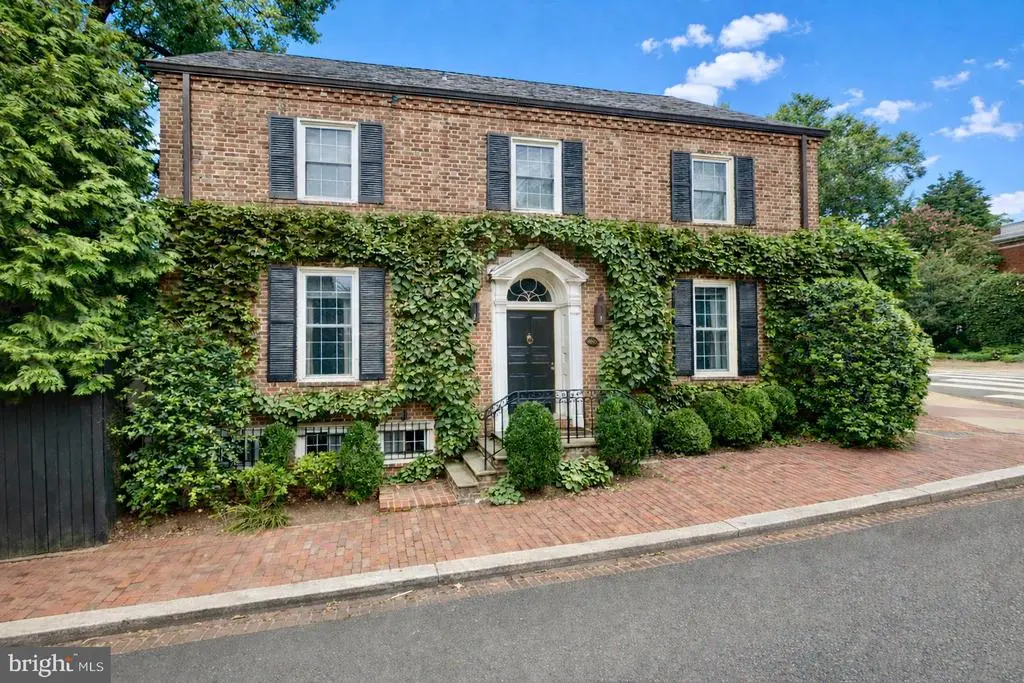 1698 32nd St Nw, WASHINGTON