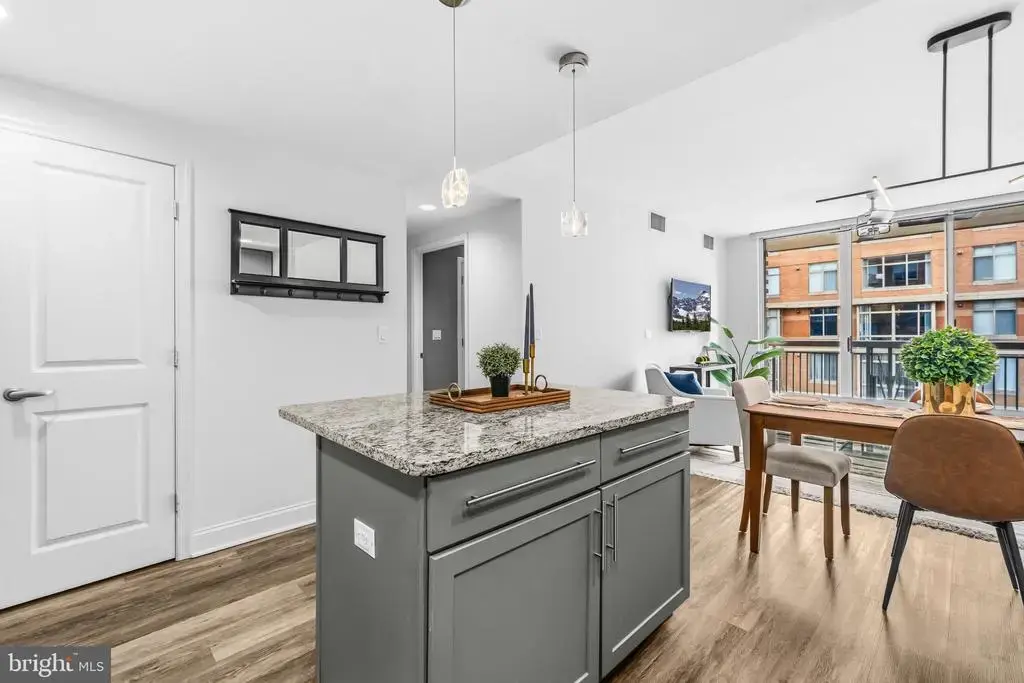 1020 N Highland St #907, ARLINGTON