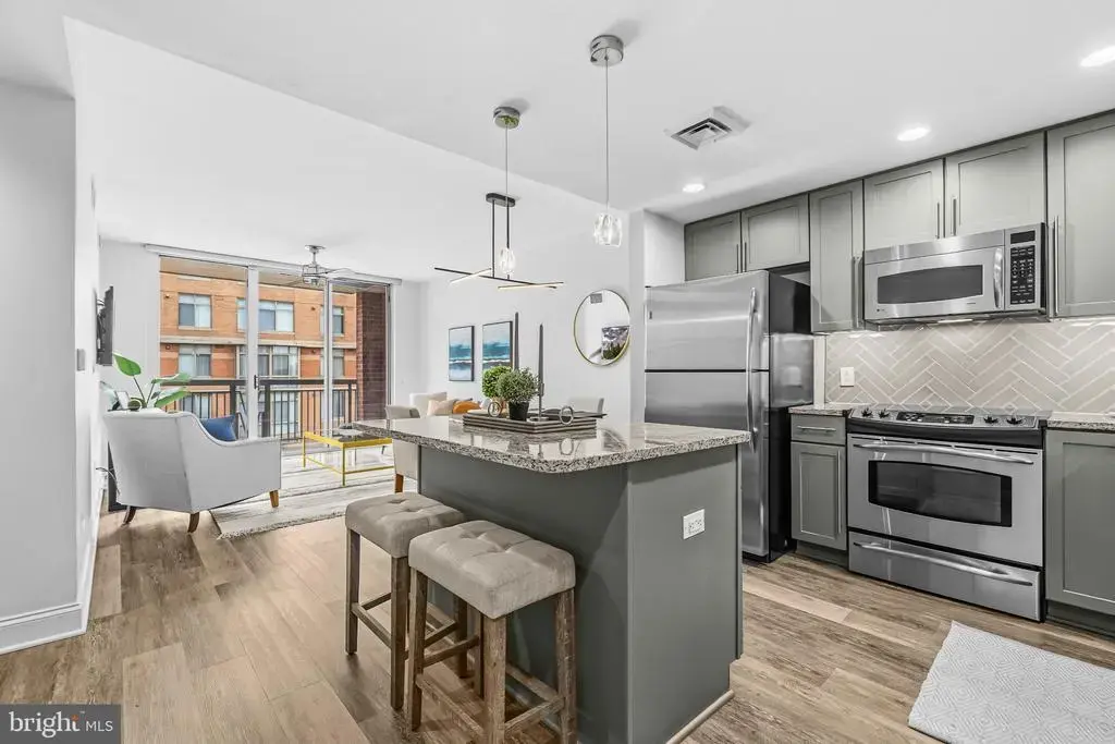 1020 N Highland St #907, ARLINGTON
