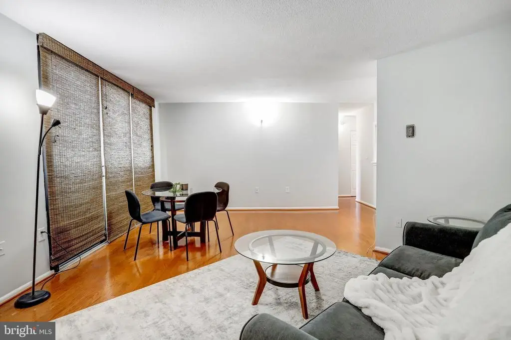 4242 E West Hwy #902, CHEVY CHASE