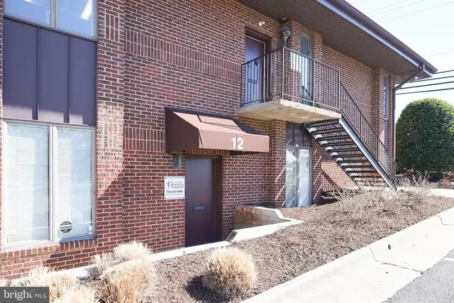 102 Elden St #12, Herndon
