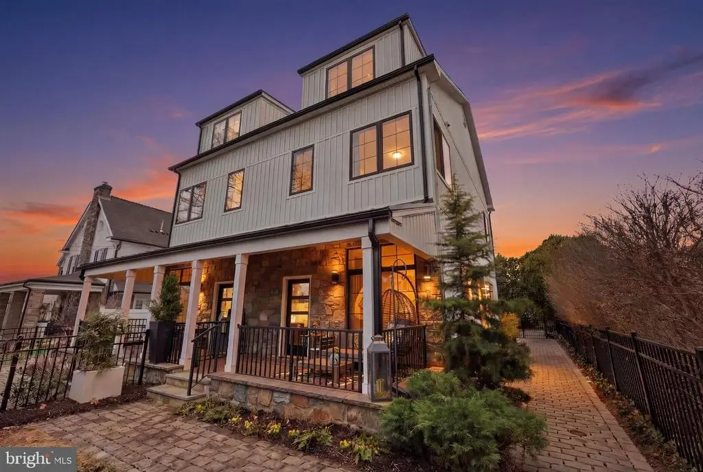 547 Walnut Ln, Philadelphia