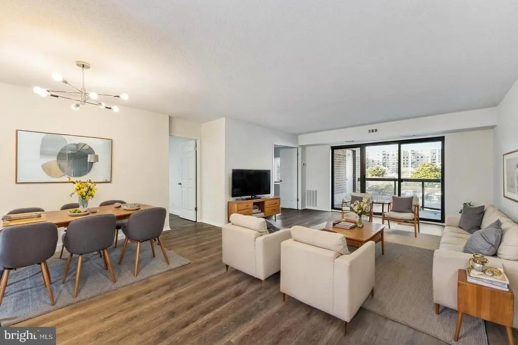 8360 Greensboro Dr #305, MCLEAN