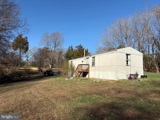 1041 George James Loop, Radiant