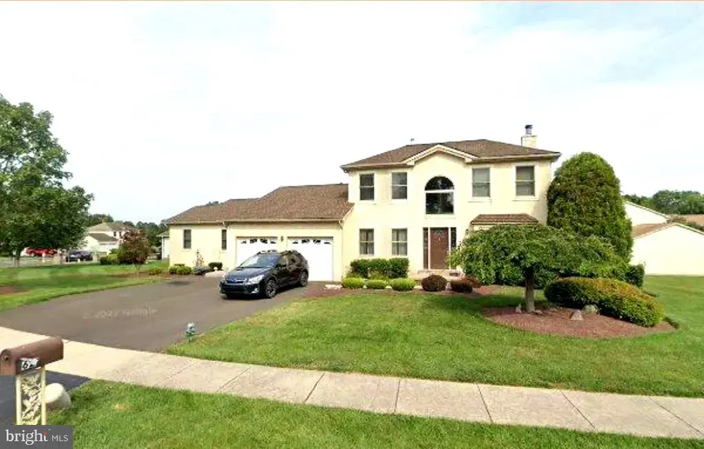 621 Nicole Dr, SOUTHAMPTON