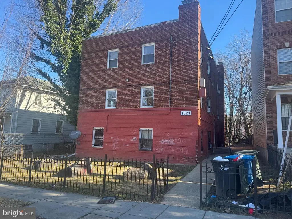 1021 48th St Ne, Washington