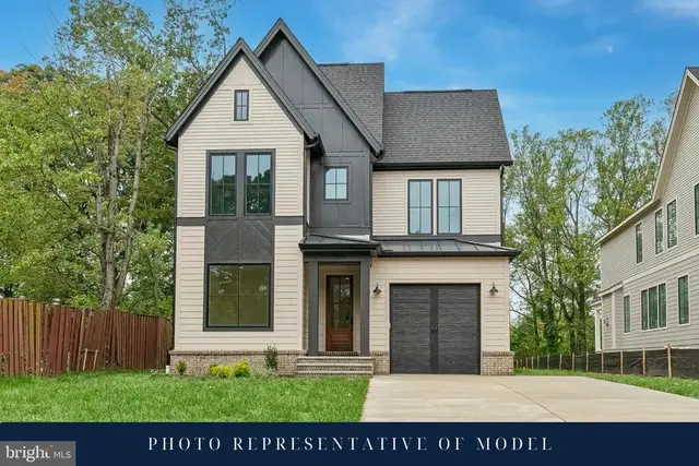 1622 N Adams St, Arlington