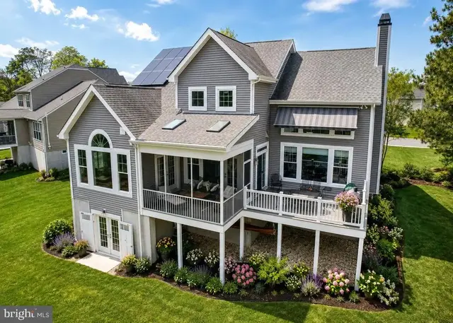 132 W Shore Dr, Milton