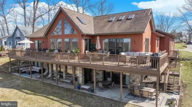 370 Lake Meade Dr, East Berlin