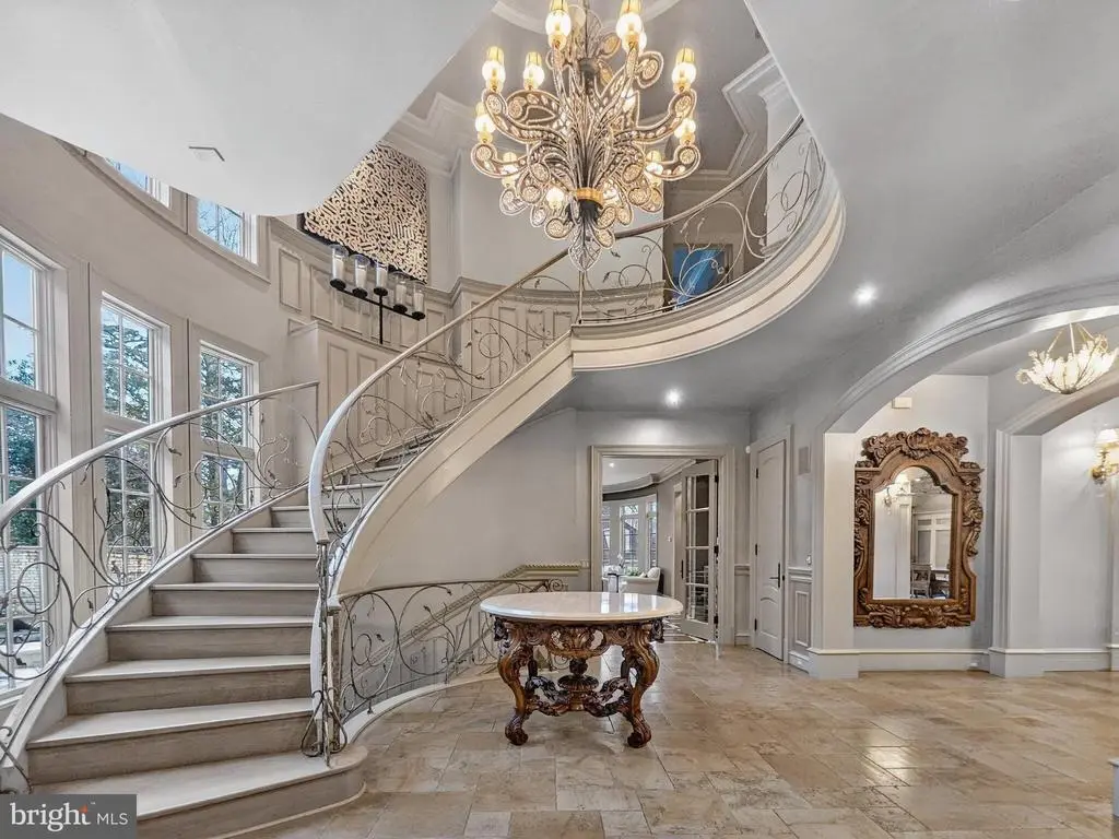 6413 Garnett Dr, Chevy Chase