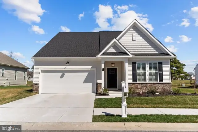 24 Skipping Stone Ln, Dover