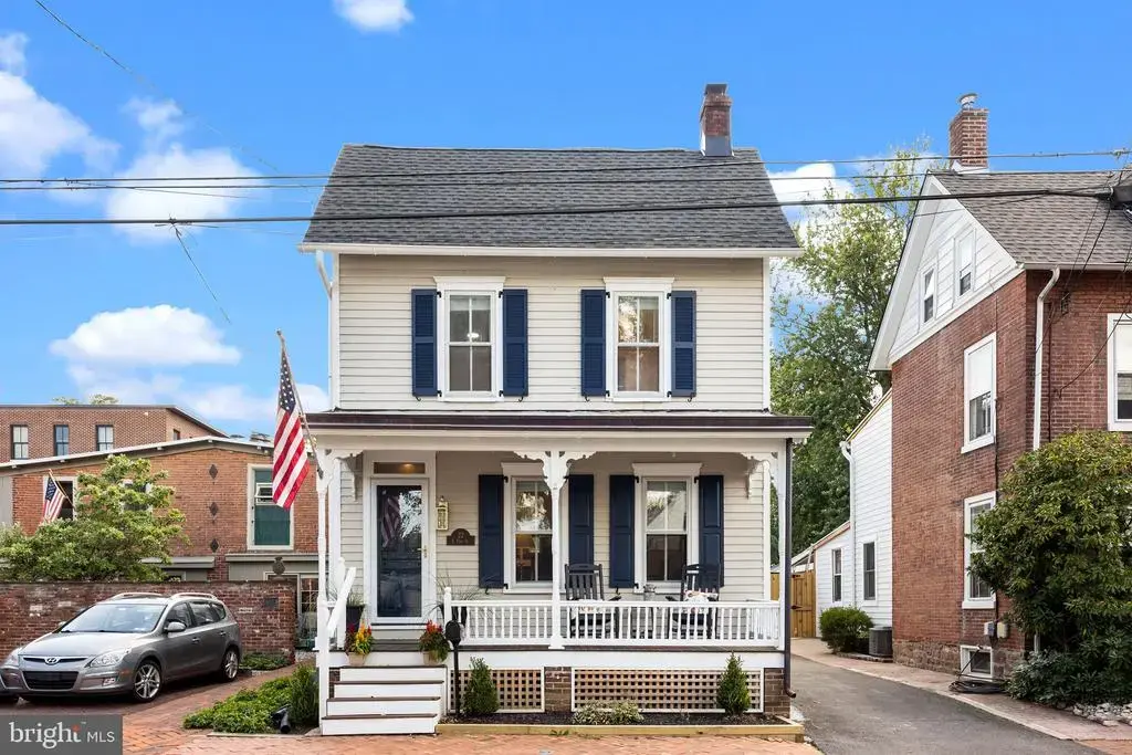 22 E Penn St, NEWTOWN