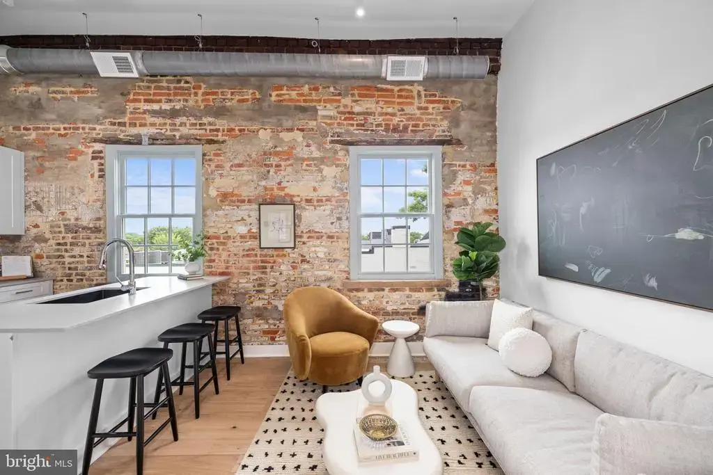 901 King St #201, ALEXANDRIA
