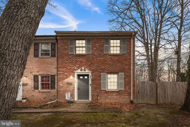 309 Olde Greenwich Dr, Fredericksburg
