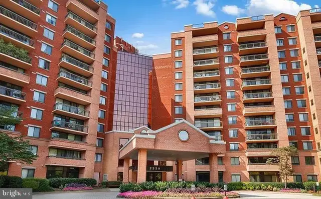 2230 George C Marshall Dr #924, Falls Church