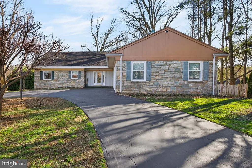 70 Waverly Ave, Lancaster