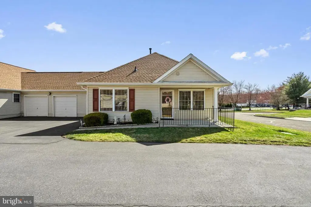 80 Avenrowe Ct, FAIRLESS HILLS