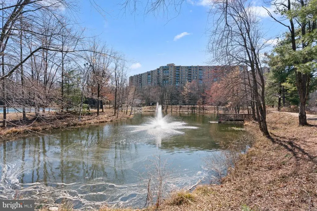 8340 Greensboro Dr #623, MCLEAN