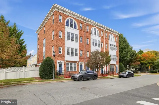 185 Chevy Chase St #185, Gaithersburg