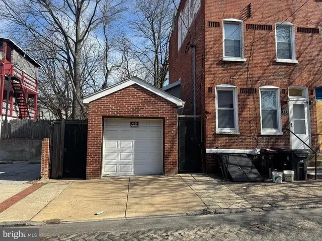 617 W 9th St, Wilmington