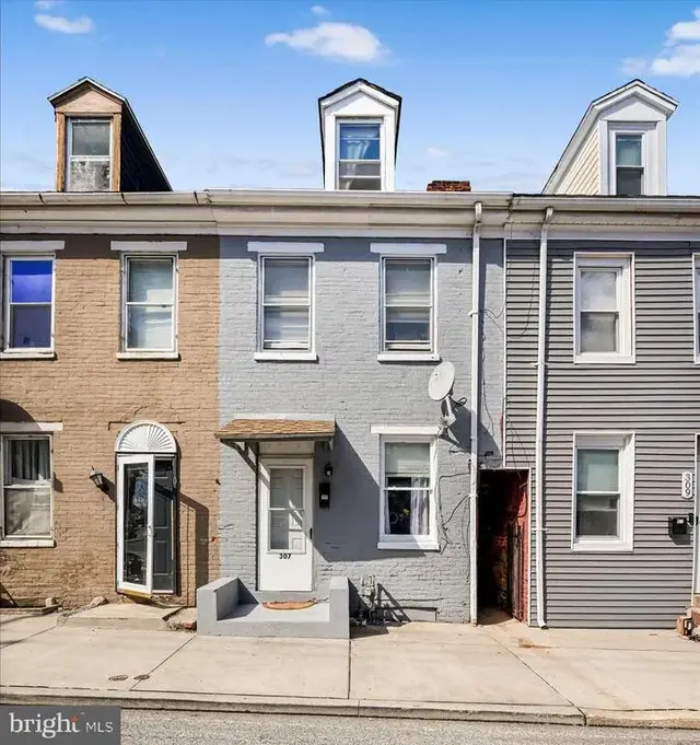 307 E Walnut St, York