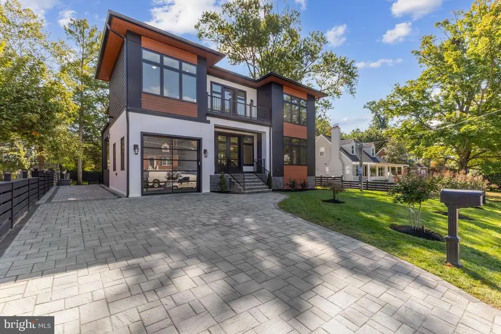 2919 Lawrence Dr, Falls Church