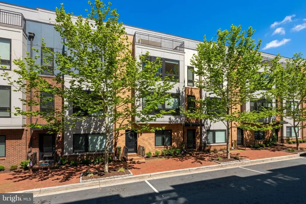 422 Stabler Ln, ALEXANDRIA