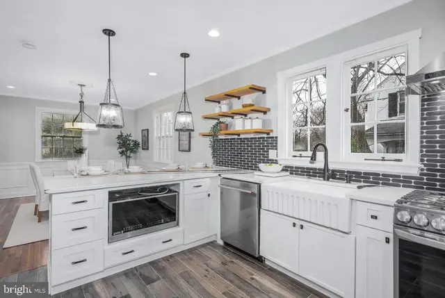 207 Saint Dunstans Rd, Baltimore
