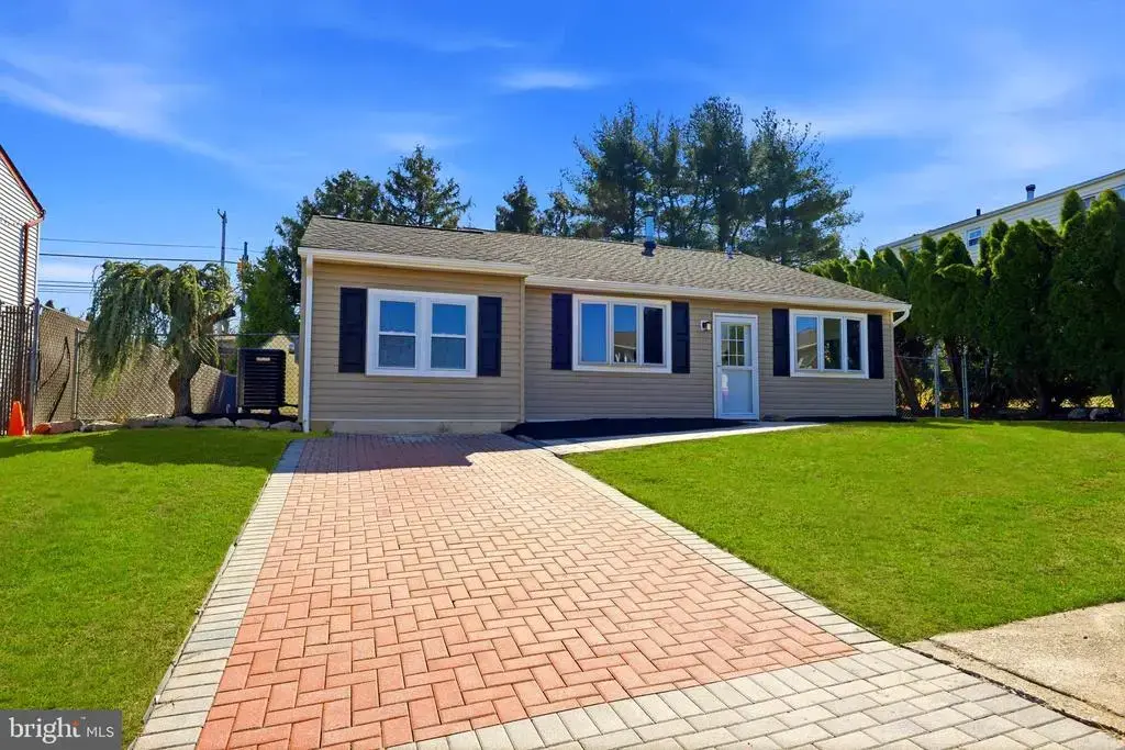 4421 Roselyn Ln, BENSALEM