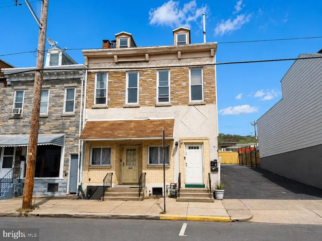 845 N 8th St, READING
