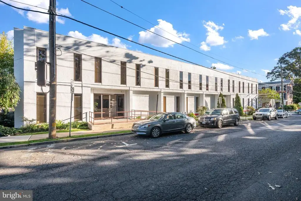 70 W Oakland Ave #203, DOYLESTOWN