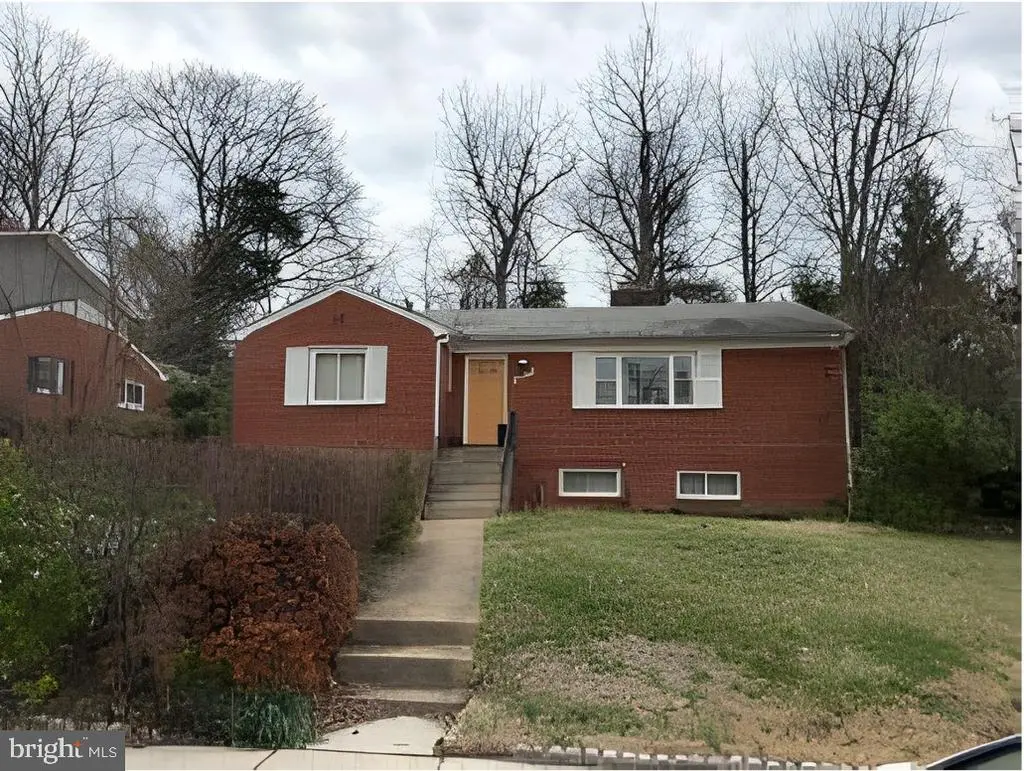 1203 Trinity Dr, ALEXANDRIA