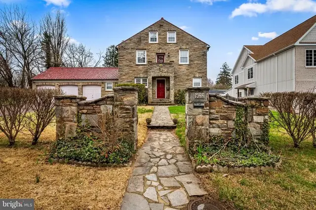 922 Fairway Dr, Towson