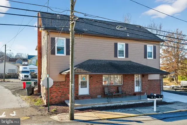 22 W Front St, Alburtis