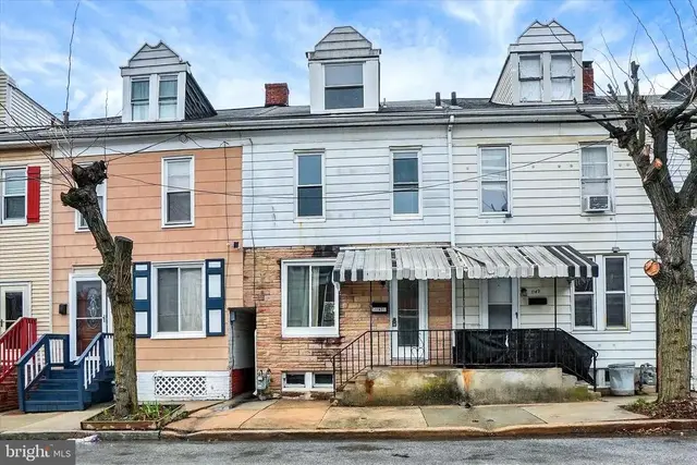 1147 E King St, York