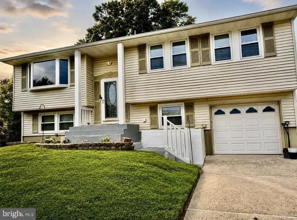 610 Ogden Dr, WESTAMPTON