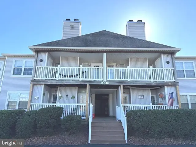 1005 Waters Edge Dr #206, Newark