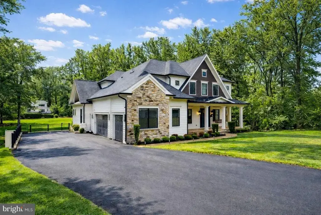 7002 River Oaks Dr, MCLEAN